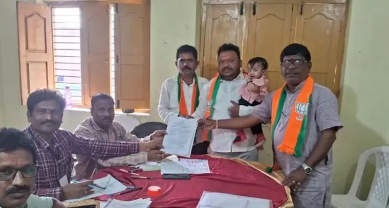 కుమార్తె పుట్టినరోజు వేళ ప్రజాసేవకు శ్రీకారం.. చిట్యాల 10వ వార్డు బీజేపీ అభ్యర్థిగా సంజయ్ దాస్ నామినేషన్

