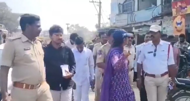 వైరాలో రోడ్డు ప్రమాదాల నివారణే లక్ష్యం.. క్షేత్రస్థాయిలో ట్రైనీ కలెక్టర్ అపూర్వ పర్యవేక్షణ

