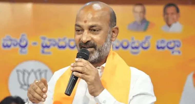 పంచాయతీలకు నిధులు ఏవి? రాష్ట్ర ప్రభుత్వంపై బండి సంజయ్ తీవ్ర ధ్వజం

