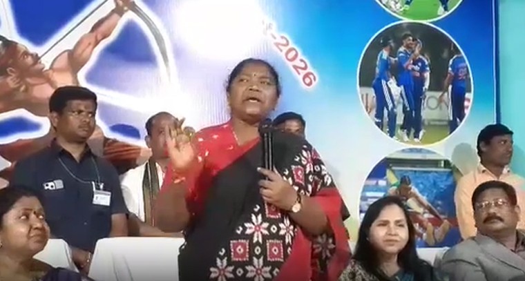 క్రీడా సంబరాలు.. విజేతలకు బహుమతులు అందజేసిన మంత్రి సీతక్క, ఎమ్మెల్యే రాగమయి

