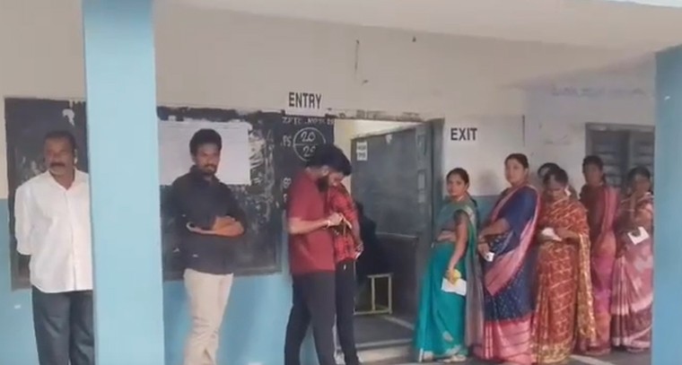 ఖమ్మం ఎర్రుపాలెం మండలంలో పంచాయతీ ఎన్నికలు సున్నితంగా ఊపందుకున్నాయి

