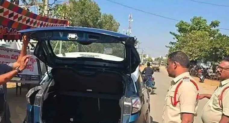 మధిరలో అంతరాష్ట్ర చెక్ పోస్టు ముమ్మర తనిఖీలు.. గ్రామపంచాయతీ ఎన్నికల్లో అక్రమాలను అరికట్టాలని సీఐ మురళి ఆదేశాలు

