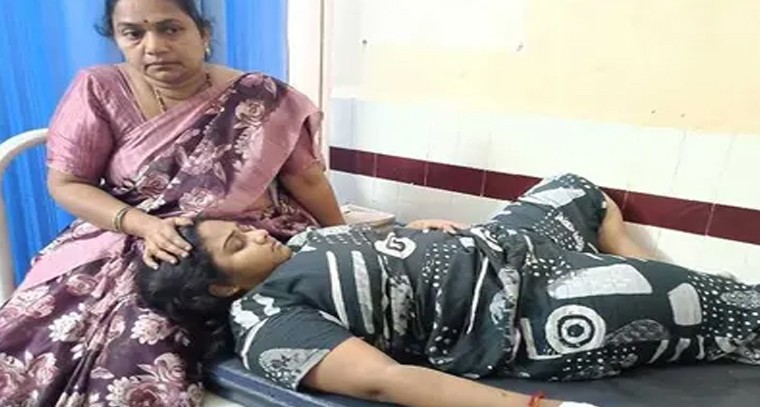 దమ్మపేట వద్ద ఘోర బస్సు ప్రమాదం.. 13 మందికి తీవ్ర గాయాలు

