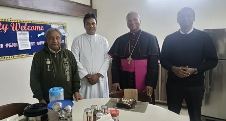 ఖమ్మం బిషప్ నూతన సంవత్సర సందర్శన.. మాంట్‌ఫోర్ట్ స్కూల్ కమ్యూనిటీలో వేడుకలు

