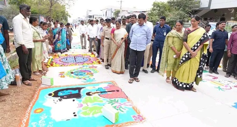 మహిళా సాధికరతే ప్రభుత్వ ధ్యేయం.. సంక్రాంతి ముగ్గుల పోటీల్లో మంత్రి పొంగులేటి శ్రీనివాసరెడ్డి

