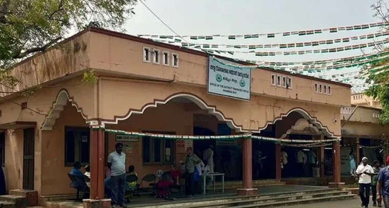 ఖమ్మం ఆర్టీఏ కార్యాలయంలో నకిలీ పత్రాల కలకలం: ఏజెంట్ల అక్రమ దందా!

