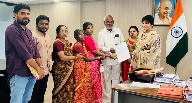 చేనేత రంగానికి అండగా ప్రభుత్వం: లబ్ధిదారులకు రుణమాఫీ చెక్కుల పంపిణీ

