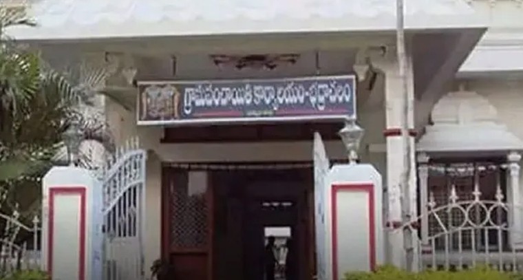 భద్రాచలం మేజర్ పంచాయతీలో డిసెంబర్ 11న ఎన్నికల ఉత్కంఠ.. 40 వేల ఓటర్ల మధ్య 75 మంది అభ్యర్థుల పోటీ

