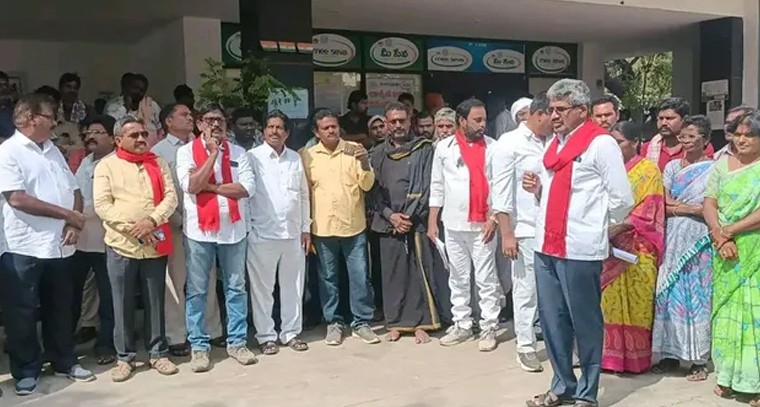 పేదల ఇళ్ల కూల్చివేతకు వ్యతిరేకంగా సీపీఎం భగ్గుమంటోంది!

