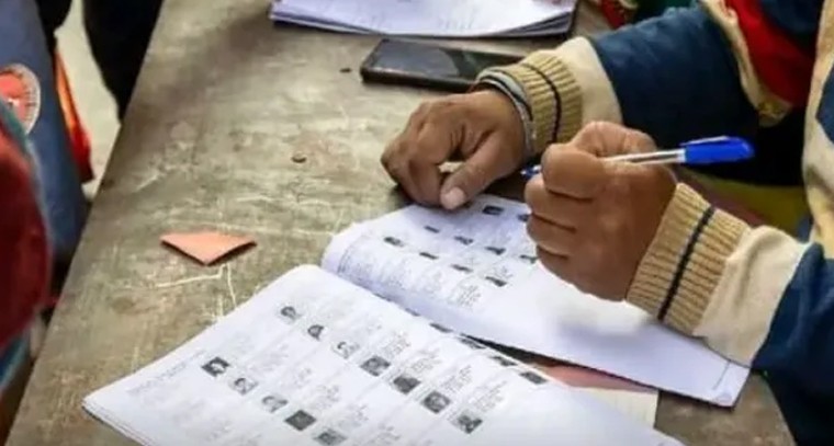 నల్గొండలో మహిళా ఓటర్ల ‘రాణి’ పట్టాభిషేకం.. సర్పంచ్ ఎన్నికల్లో కొత్త ట్విస్ట్!

