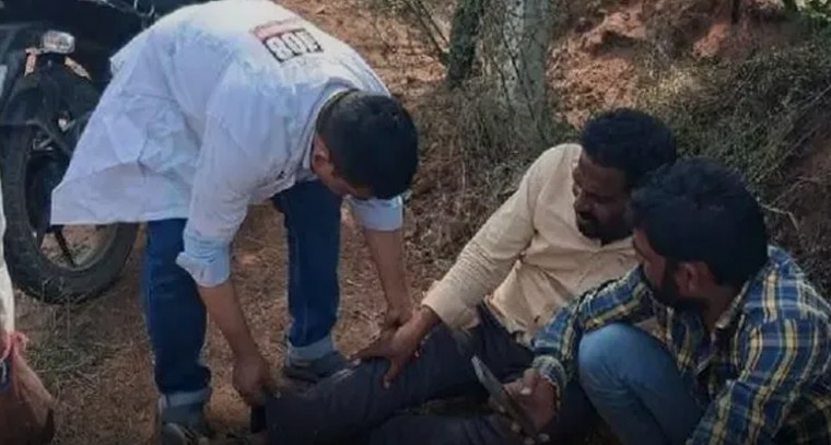 నల్గొండ మార్గంలో ఘోర ప్రమాదం: బైక్‌ను ఢీకొట్టిన వేగవంతమైన కారు

