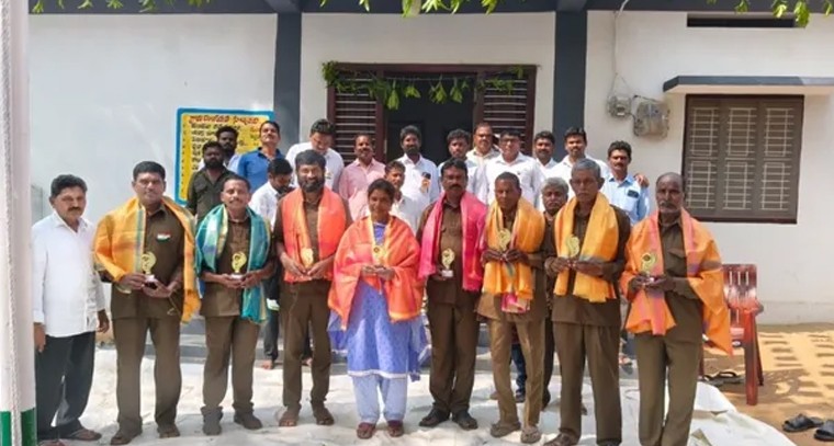 గుడిబండలో పారిశుద్ధ్య కార్మికులకు ఘన సన్మానం: వారి సేవలు వెలకట్టలేనివని సర్పంచ్ కొనియాడారు

