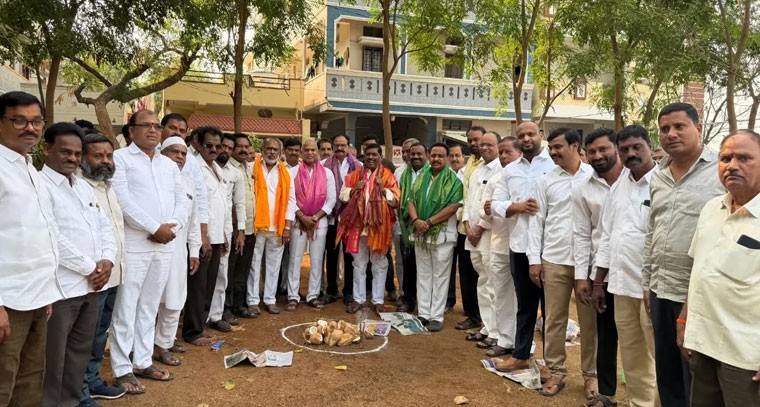 పలు కాలనీలలో అభివృద్ధి పనులకు శంకుస్థాపన చేసిన ఎమ్మెల్యే గూడెం మహిపాల్ రెడ్డి