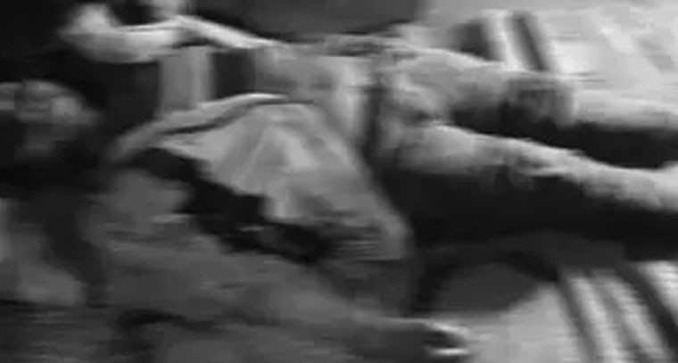 ఆమెతో సహజీవనం.. నిద్రిస్తున్న అన్నను గొడ్డలితో నరికిన తమ్ముడు