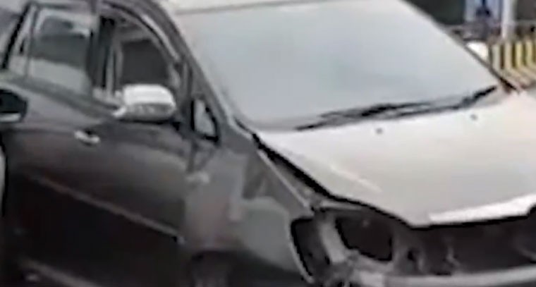 ప్యారడైజ్ ఫ్లైఓవర్‌పై రెండు కార్లు ఢీ.. భారీగా ట్రాఫిక్ జామ్