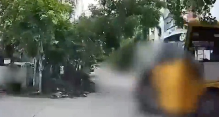 బైక్‌ను ఢీ కొట్టిన స్కూల్ బస్సు.. వ్యక్తి మృతి 