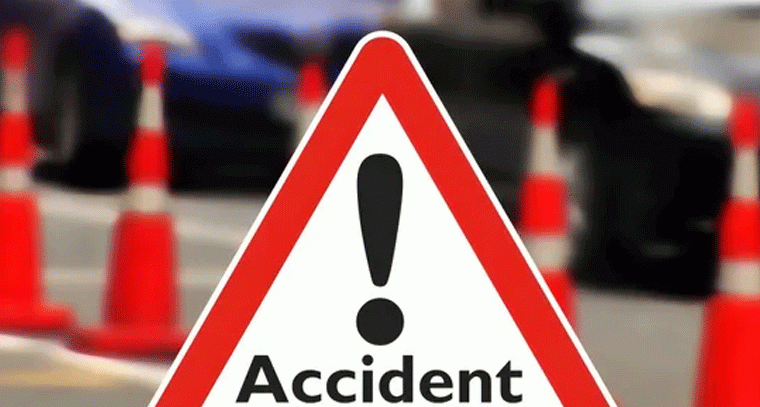 చెట్టును ఢీకొట్టిన కారు, ఇద్దరు మృతి