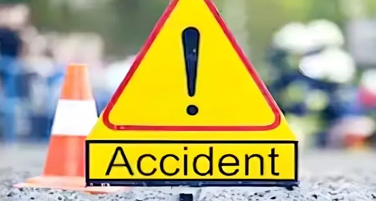 ఖమ్మం జిల్లా.. రోడ్డు ప్రమాదంలో దంపతులు మృతి

