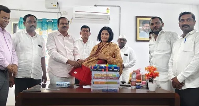 సబ్ కలెక్టర్ ని మర్యాదపూర్వకంగా కలిసిన మాజీ ఎమ్మెల్యే