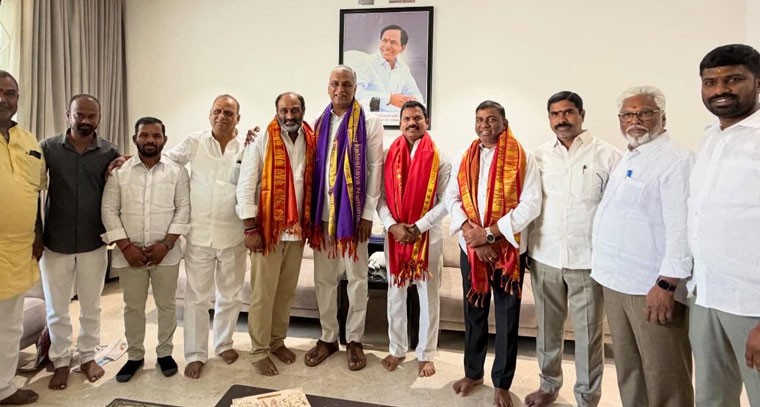 హరీష్ రావు ను  కలిసిన ఇంద్రేశం  మున్సిపాలిటీ ఇన్చార్జి గోసుల శ్రీనివాస్ యాదవ్, కో ఆర్డినేటర్ మెట్టు కుమార్ యాదవ్