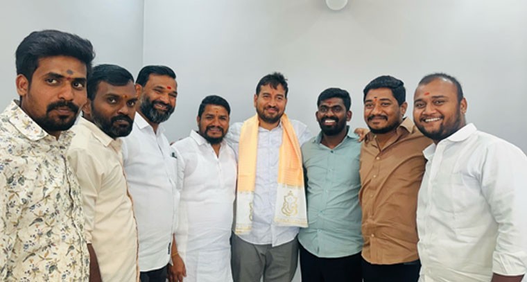 సెలూన్ షాపును ప్రారంభించిన ఆదిత్యరెడ్డి