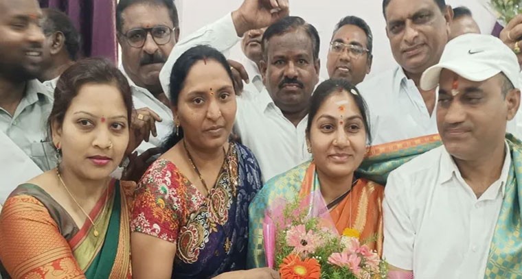 బాధ్యతలు స్వీకరించి మున్సిపల్ చైర్పర్సన్