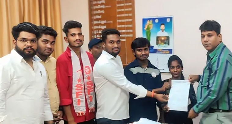 జూనియర్ కళాశాల సమస్యలు పరిష్కరించాలని వినతి