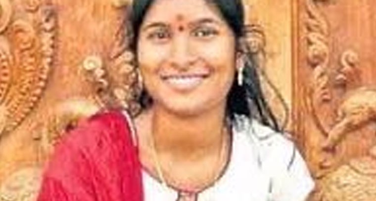 ప్రభుత్వ ఉద్యోగం రాలేదని యువతి ఆత్మహత్య