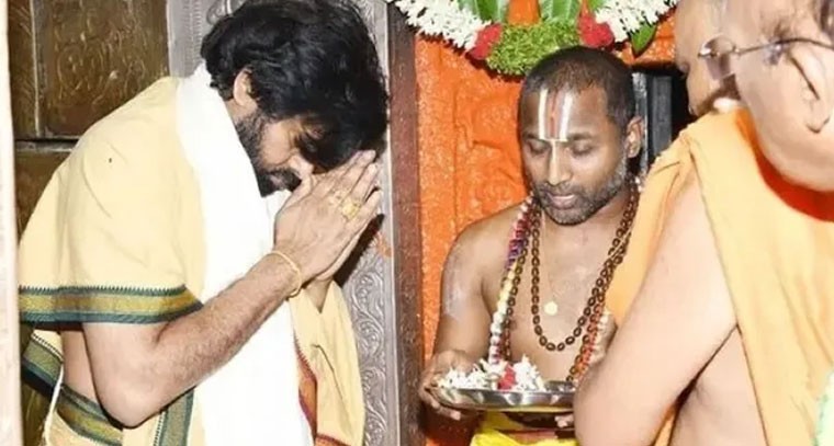 కొండగట్టులో పవన్ కళ్యాణ్ దీక్ష విరమణ మండపం, సత్రం శంకుస్థాపన