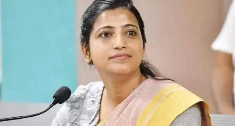 ఐఏఎస్ ఆమ్రపాలికి తెలంగాణ హైకోర్టులో చుక్కెదురు