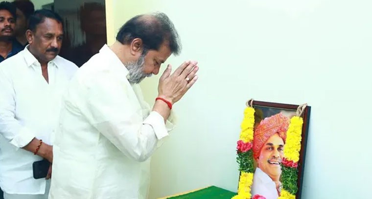వైయస్ రాజశేఖర్ రెడ్డి జయంతి సందర్భంగా నివాళులర్పించిన మంత్రి