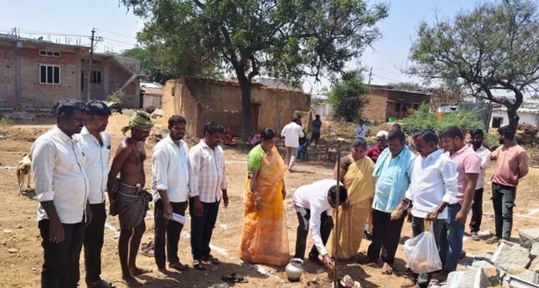 మిడ్జిల్ అంగన్వాడి భవన నిర్మాణానికి భూమి పూజ