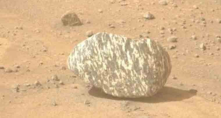 అంగారక గ్రహంపై బండరాయిని గుర్తించిన నాసా 
