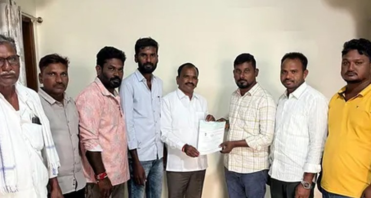 సీఎం సహాయనిధి.. నల్గొండలో అనిత కుటుంబానికి చెక్కు అందజేత

