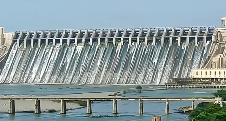 నాగార్జున సాగర్ జలాశయానికి కొనసాగుతున్న వరద ప్రవాహం

