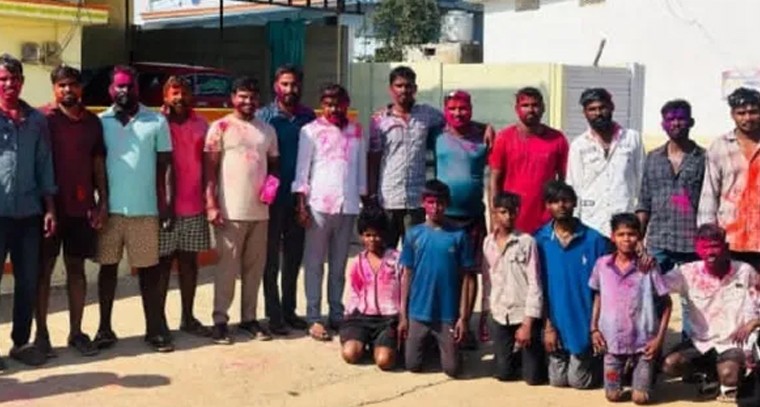 కోనాయపల్లిలో రంగుల కేళి.. ఐక్యతను చాటిన హోలీ వేడుకలు

