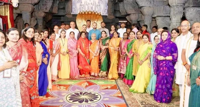 శ్రీ వేంకటేశ్వర దర్శనంతో పవిత్రమైన ఆదివారం.. ఎంపీ డీకే అరుణ తిరుమల పర్యటన

