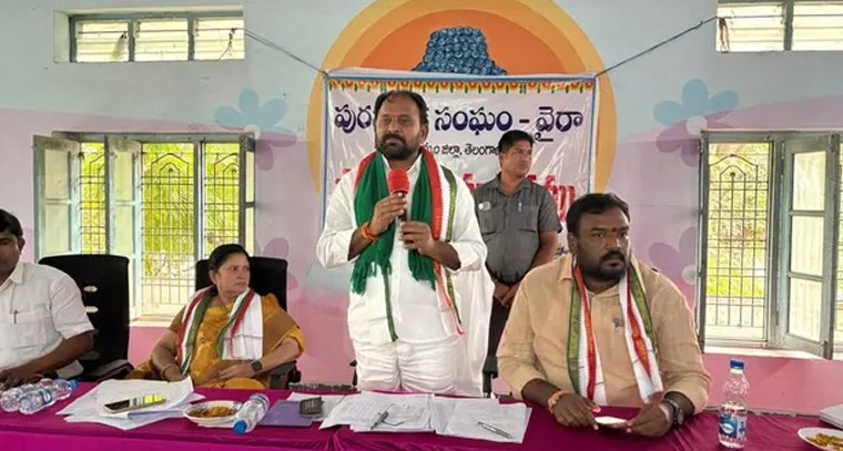 వైరా అభివృద్ధియే ధ్యేయం.. మోడల్ మున్సిపాలిటీగా తీర్చిదిద్దుతాం - ఎమ్మెల్యే మాలోత్ రాందాస్ నాయక్

