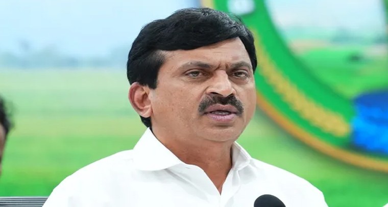 ఒక్క రేషన్ కార్డు ఇవ్వని BRS పై పొంగులేటి విమర్శలు

