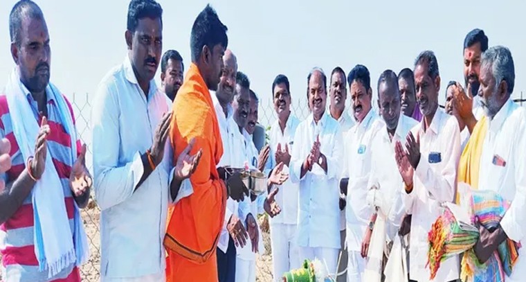 గద్వాల నియోజకవర్గంలో తాగునీటి బోరు ప్రారంభించిన ఎమ్మెల్యే బండ్ల కృష్ణమోహన్ రెడ్డి

