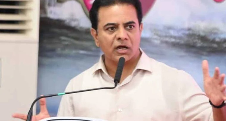 రేవంత్ రెడ్డి ఢిల్లీ పర్యటనపై విమర్శలు.. నిధులు, నీళ్లపై రాజకీయ వివాదం

