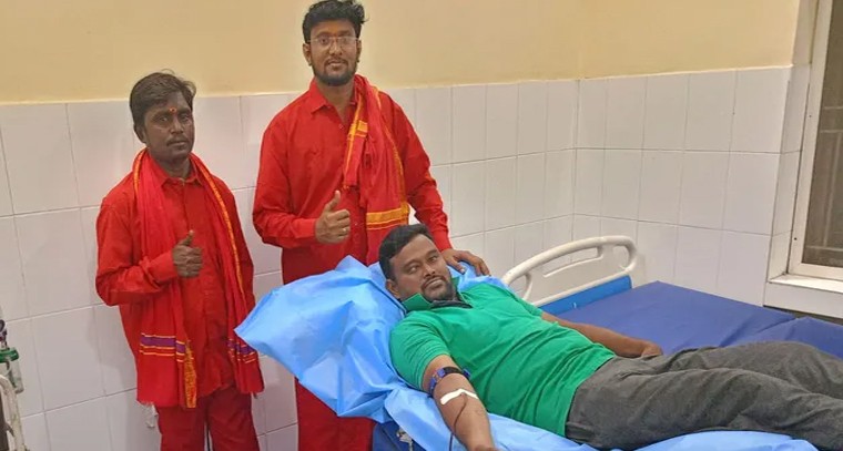 ఆపదలో ఆదుకున్న రక్తదాత.. కోడిరెక్క సురేష్ దాతృత్వం

