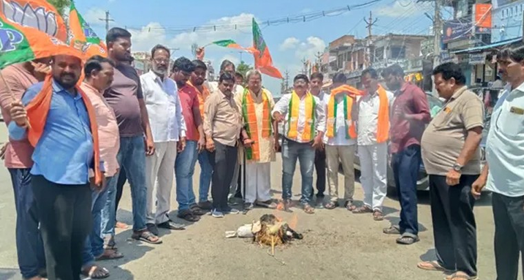 దేవరకొండలో బీజేపీ నిరసన.. మంత్రి కోమటిరెడ్డి దిష్టిబొమ్మ దగ్ధం

