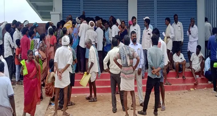 డిండి మండలంలో యూరియా కొరత.. రైతుల ఆందోళన, ప్రభుత్వ చర్యల అవసరం

