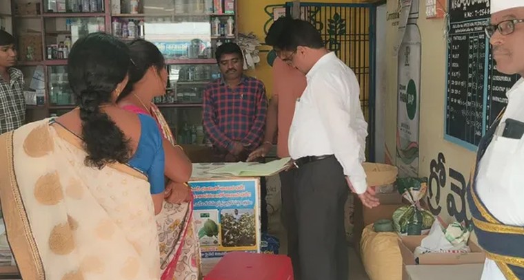 ఎరువుల అక్రమ నిల్వలు పెడితే కఠిన చర్యలు.. మంచిర్యాల అడిషనల్ కలెక్టర్ పి. చంద్రయ్య హెచ్చరిక

