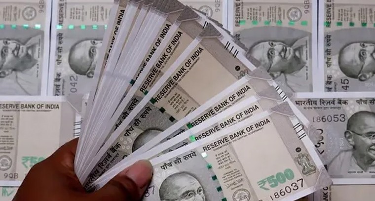 మహాలక్ష్మి స్కీమ్.. తెలంగాణ మహిళలకు నెలకు రూ. 2500 ఆర్థిక సాయం

