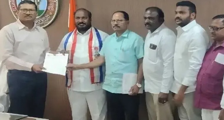 ఆర్టీసీ బీసీ ఉద్యోగుల సమస్యలపై పోరు.. ఎండీకి వినతిపత్రం అందజేసిన జాజుల శ్రీనివాస్ గౌడ్

