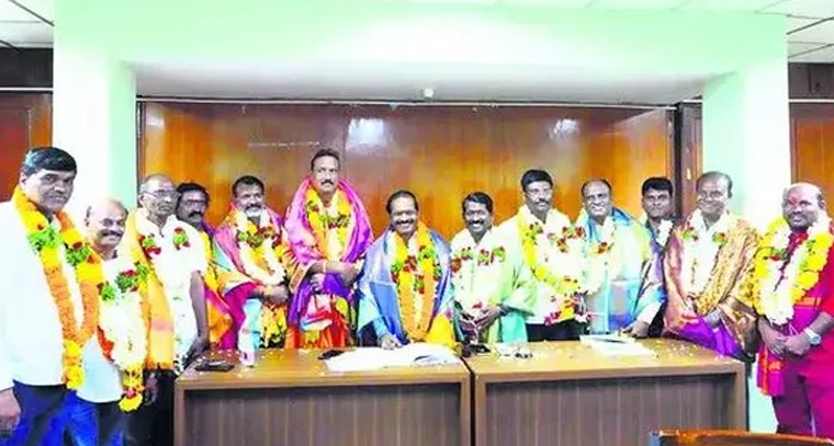 మిర్యాలగూడ రైస్ మిల్లర్స్ అసోసియేషన్.. నూతన పాలకవర్గం బాధ్యతలు స్వీకరించి కొత్త అధ్యాయం ప్రారంభం

