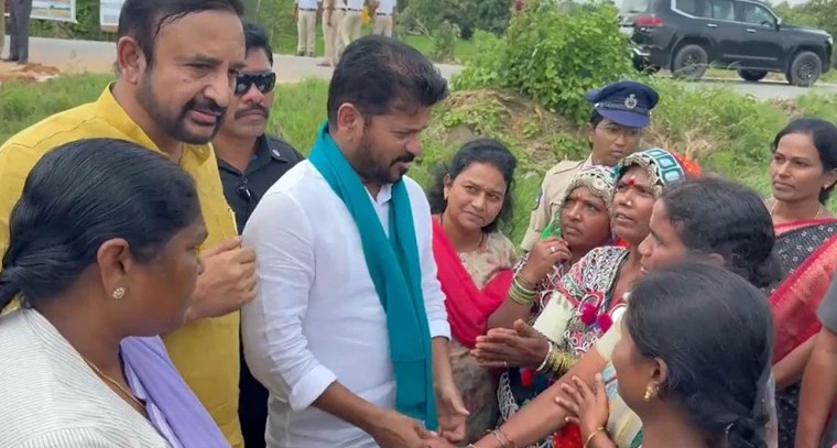 వెన్నెముకలా నిలవాలి.. కామారెడ్డి వరద బాధితులకు సీఎం రేవంత్ రెడ్డి పరామర్శ

