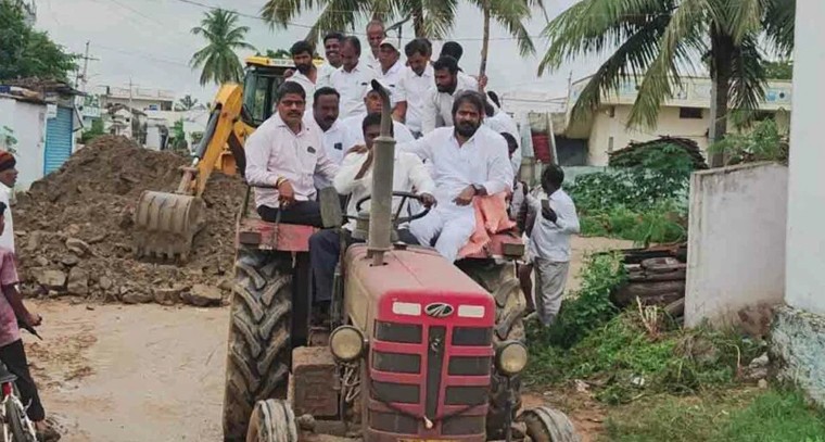 శ్రీనివాస్ గౌడ్ సందర్శన.. వర్షాలు, వరదల ప్రభావిత ప్రాంతాల్లో వెంటనే చర్యలు తీసుకోవాలి

